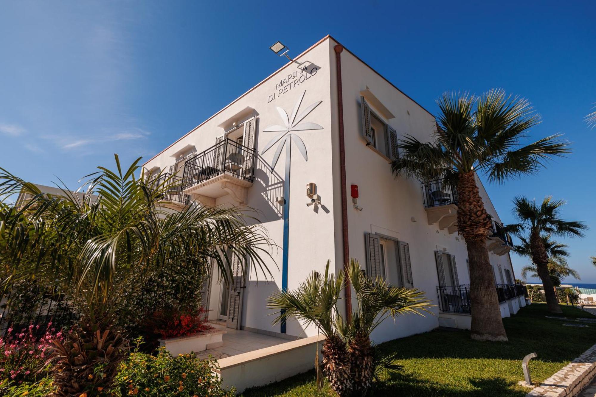 Marina Di Petrolo Hotel & Spa 카스텔라마레델골포 외부 사진