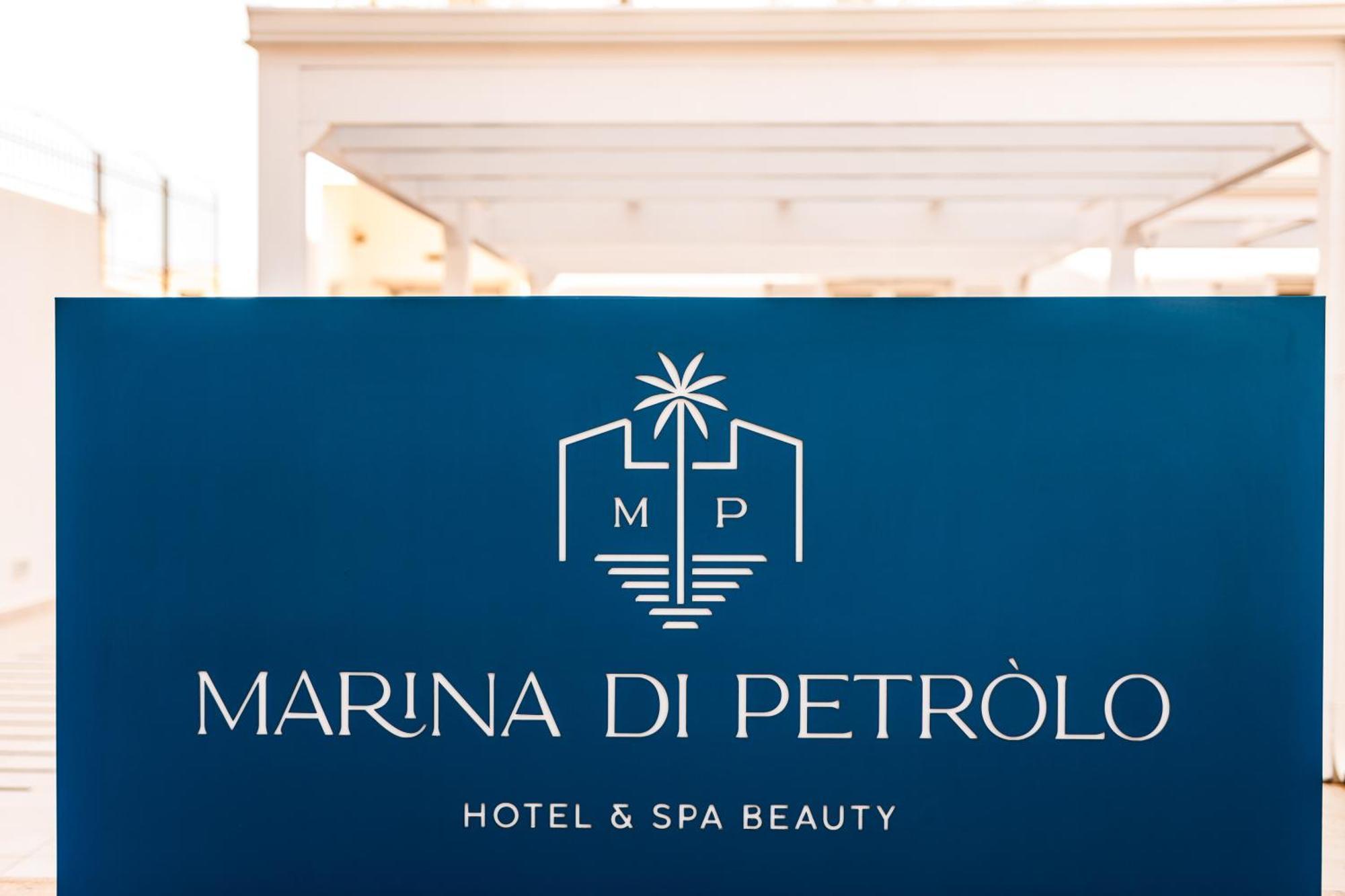 Marina Di Petrolo Hotel & Spa 카스텔라마레델골포 외부 사진